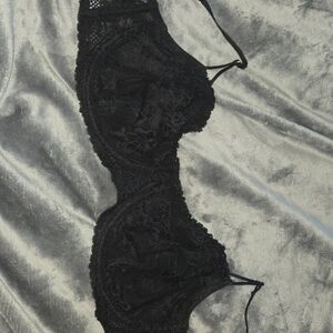 Elegant Black Lace Underwire Bra with Floral Lace